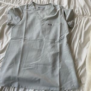 Figs 1 Pocket Scrub Top
